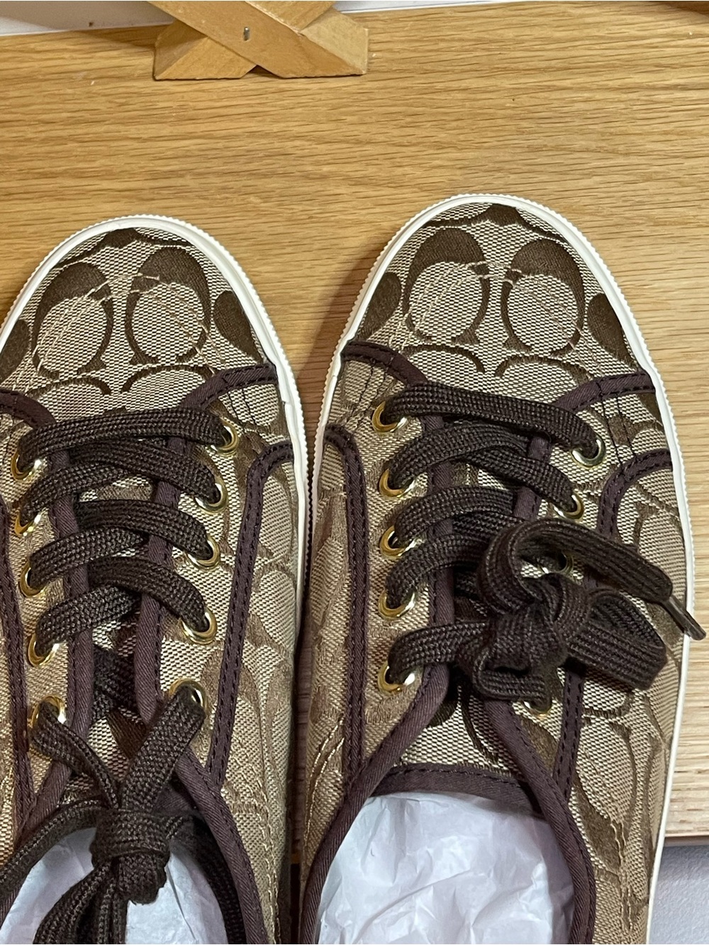 Authentic Coach New York A3851 “ Kalyn “ Sz 9B /Classic Canvas low- top Sneaker - Picture 15 of 16